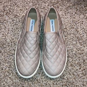 Like new brown Steve Madden quilted sneaker!